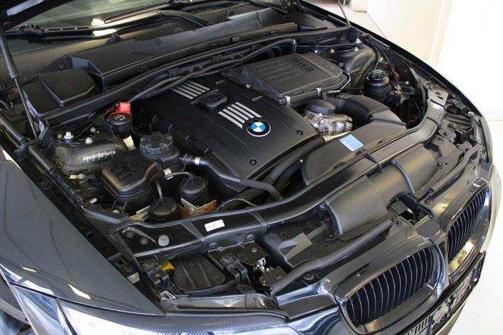 Sort BMW 335i fra 2010