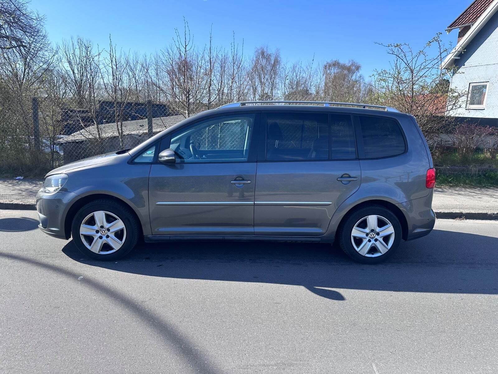 Grøn VW Touran fra 2011