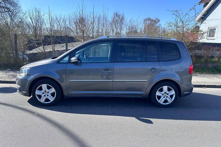 Grøn VW Touran fra 2011
