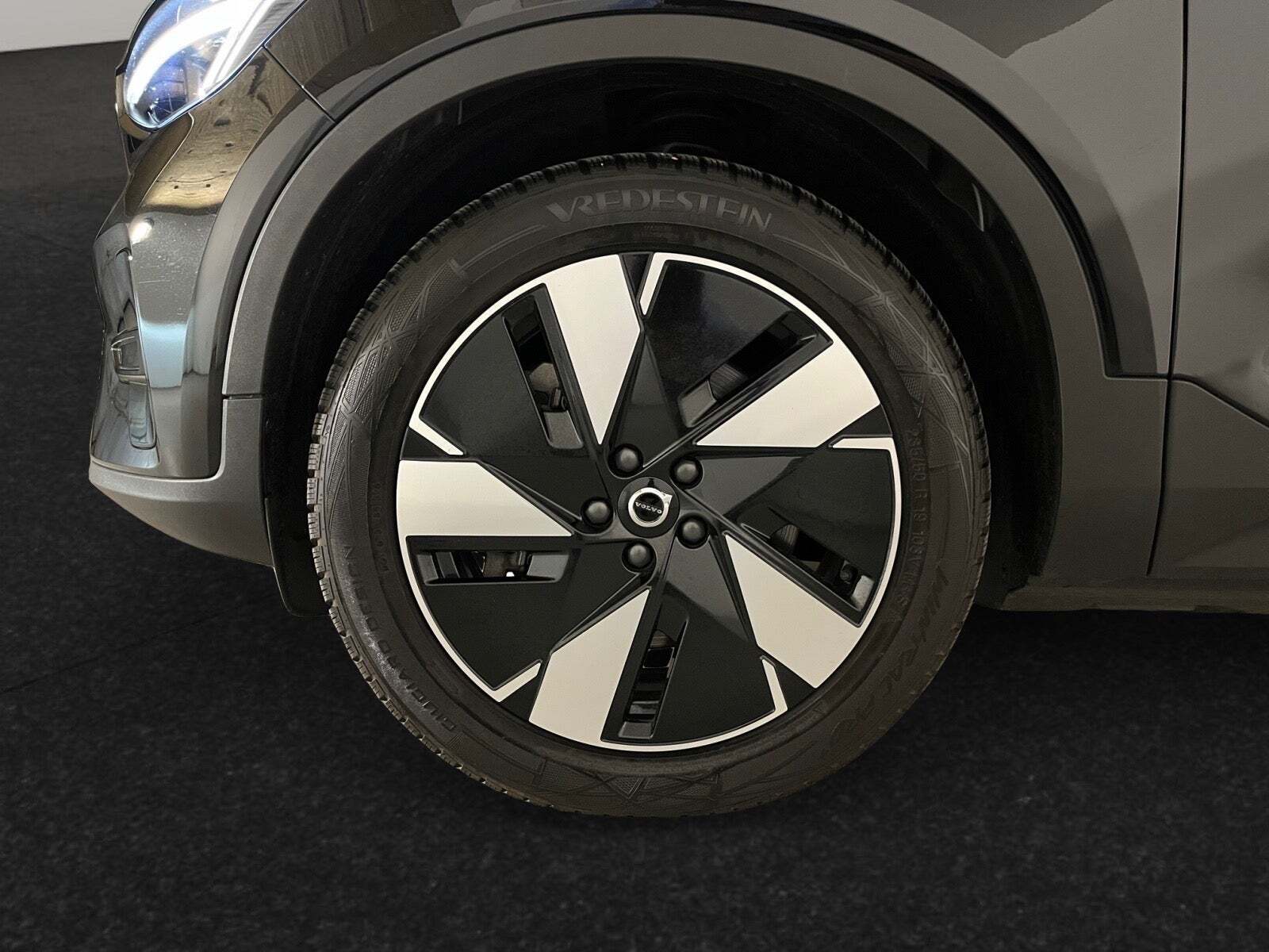 Sort Volvo C40 fra 2024