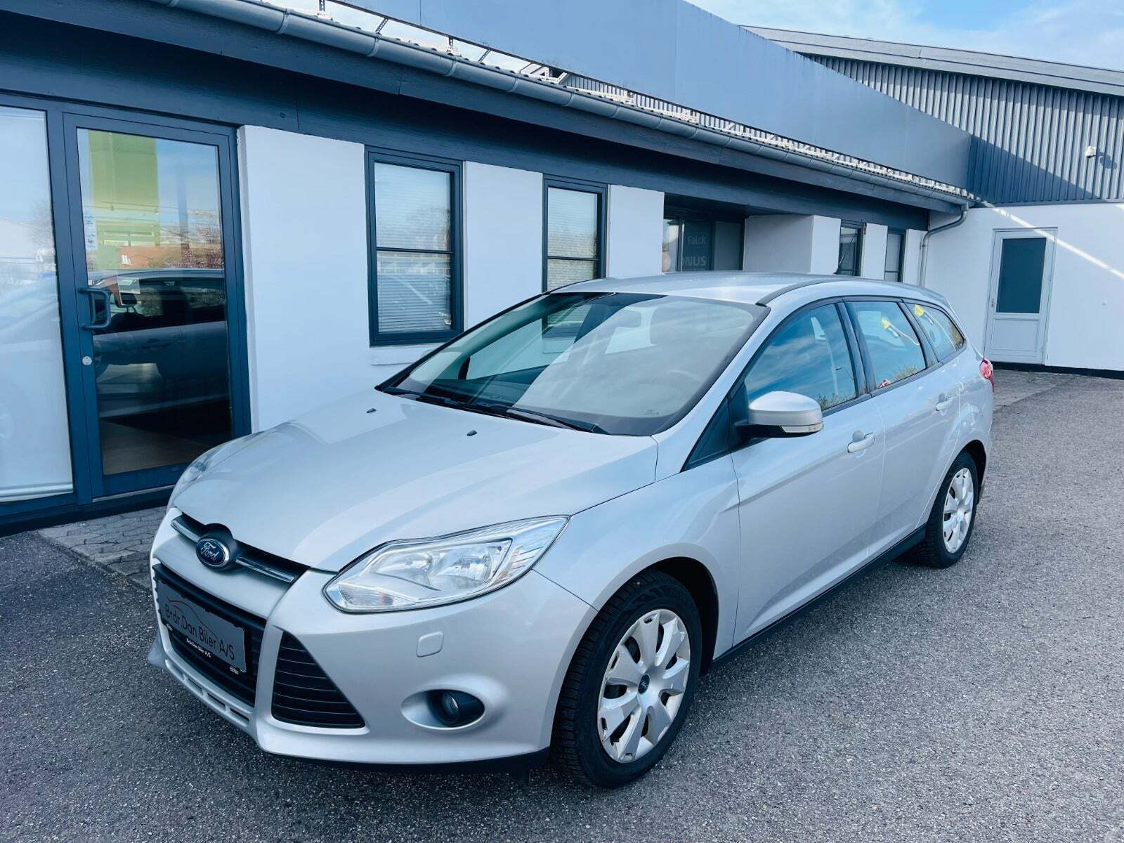 Sølv Ford Focus fra 2012 set udefra