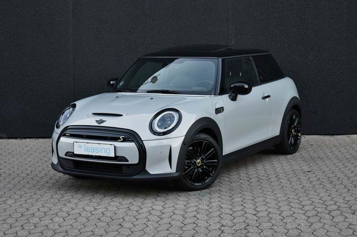 Sølv Mini Cooper SE fra 2022 set udefra
