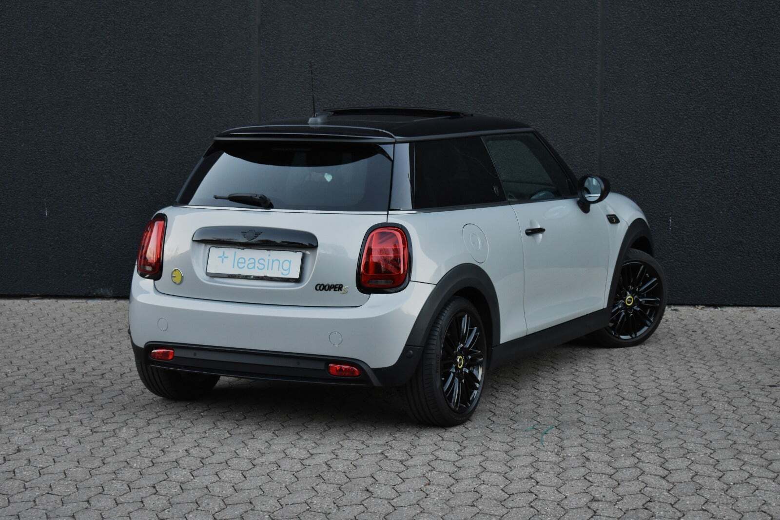Sølv Mini Cooper SE fra 2022