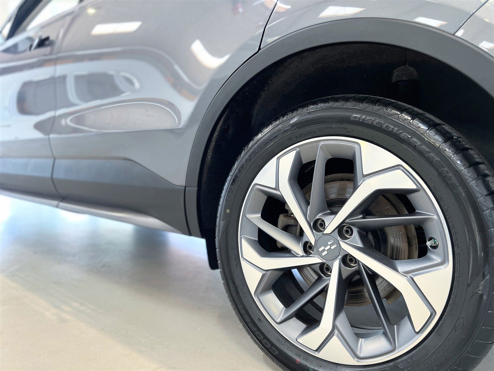 Grå Aiways U5 fra 2022