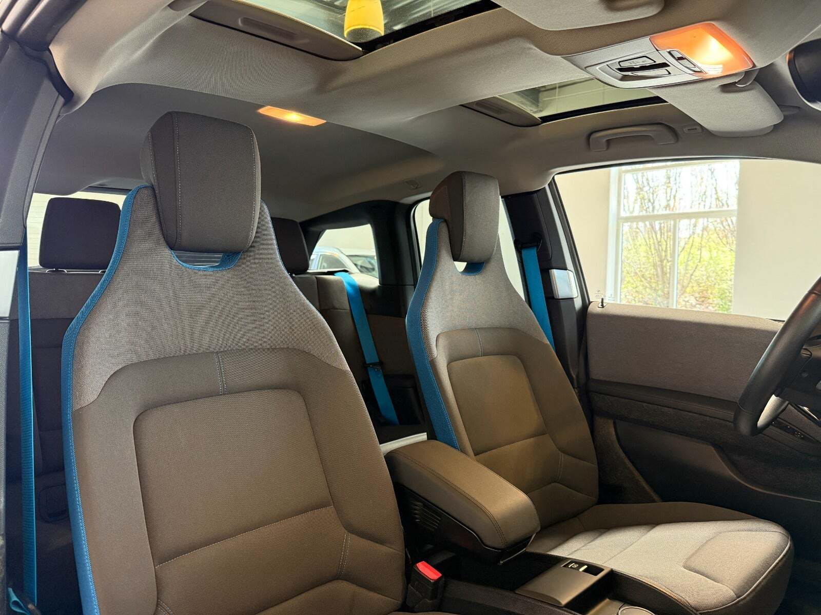 Blå BMW i3 fra 2021