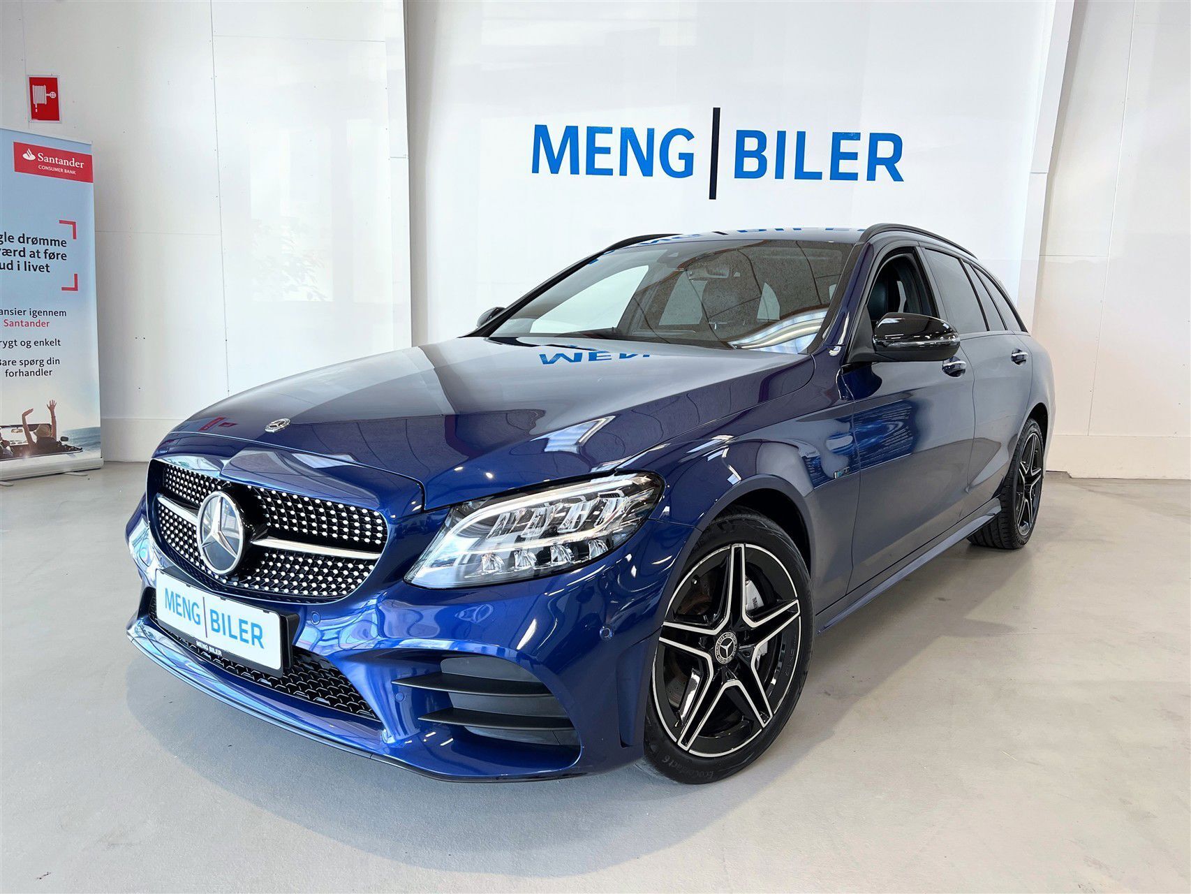 Blå Mercedes C300 de fra 2020 set udefra