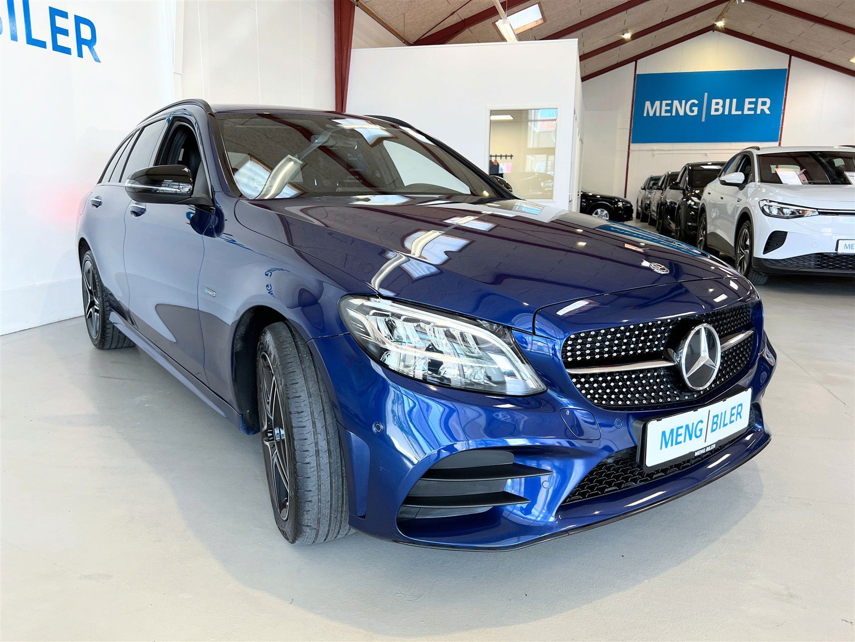 Blå Mercedes C300 de fra 2020