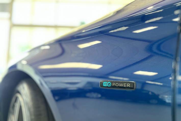 Blå Mercedes C300 de fra 2020