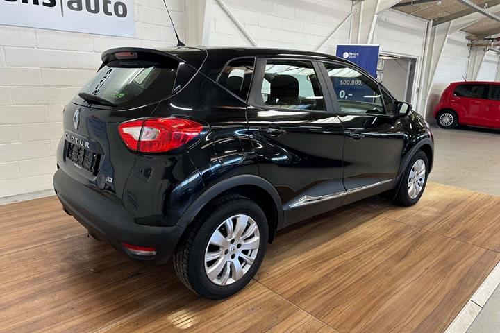 Sort Renault Captur fra 2016