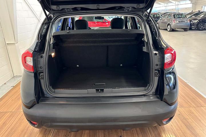 Sort Renault Captur fra 2016