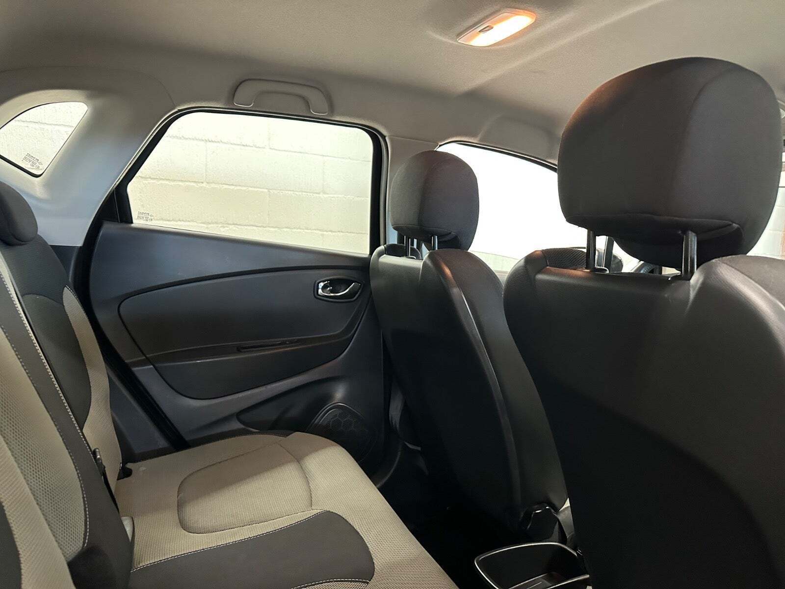 Sort Renault Captur fra 2016