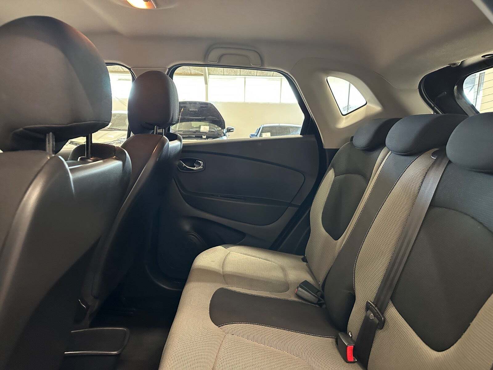 Sort Renault Captur fra 2016