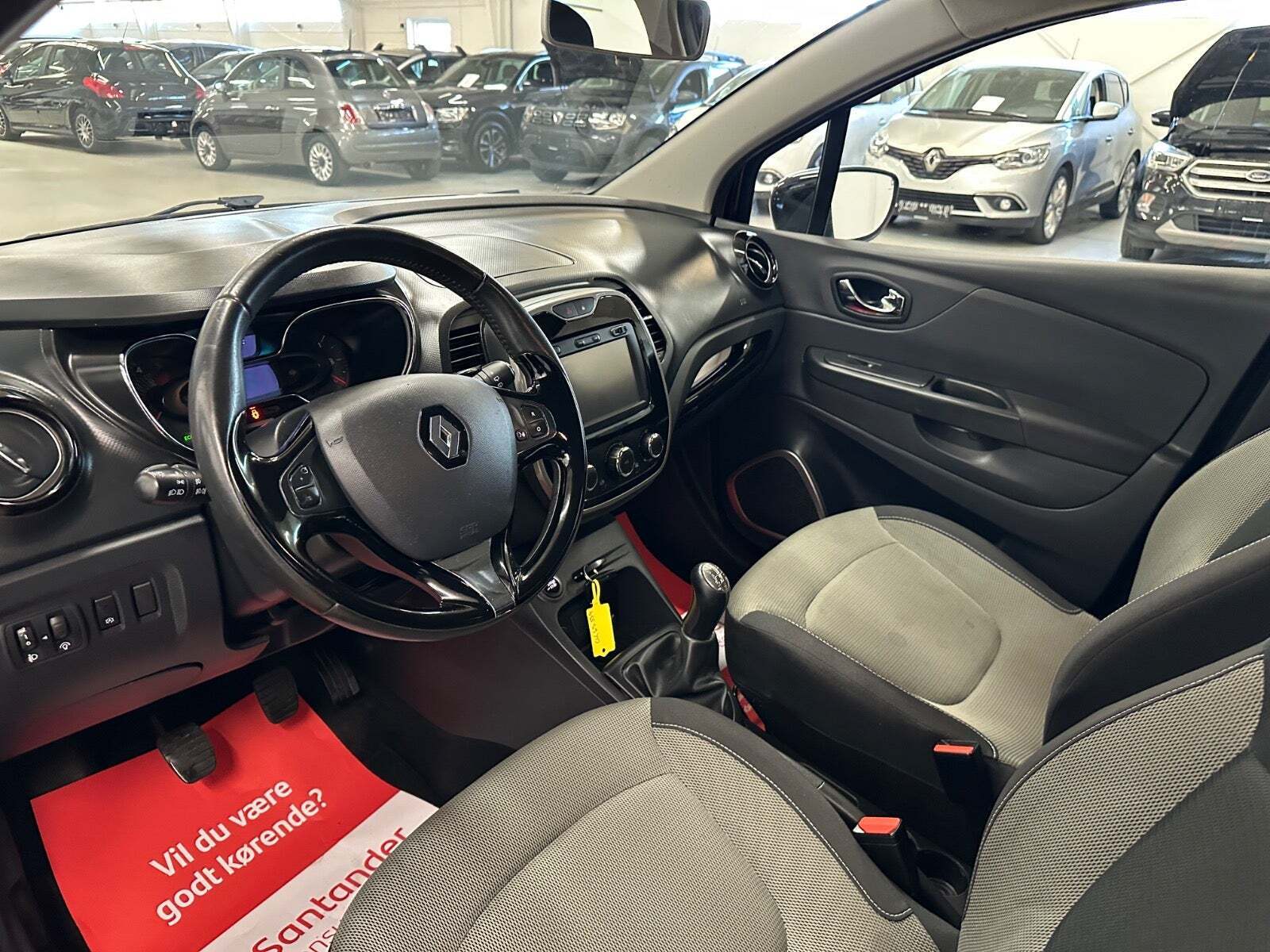 Sort Renault Captur fra 2016