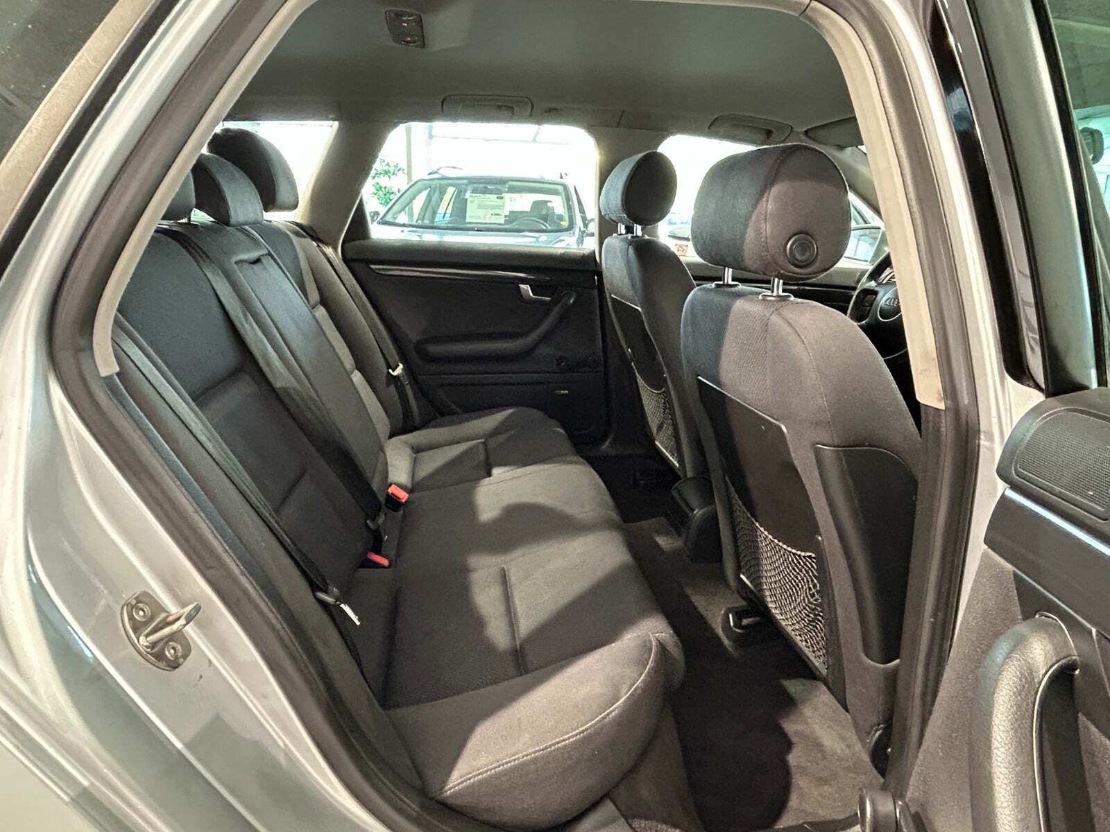 Sølv Audi A4 fra 2002