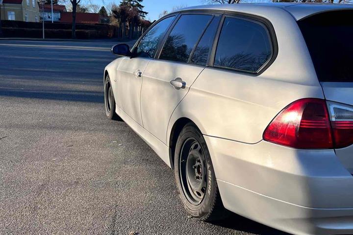 Sølv BMW 318d fra 2006