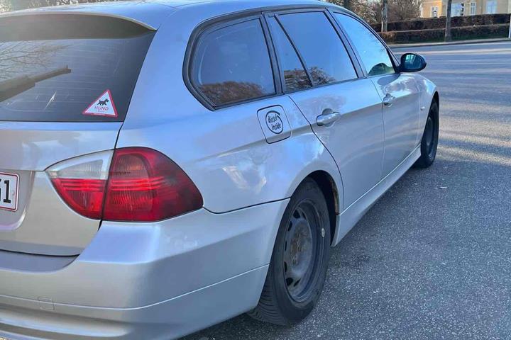 Sølv BMW 318d fra 2006
