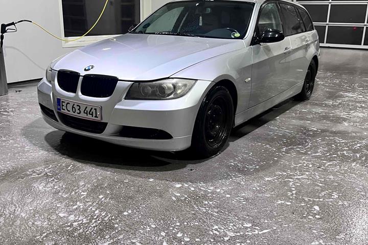 Sølv BMW 318d fra 2006