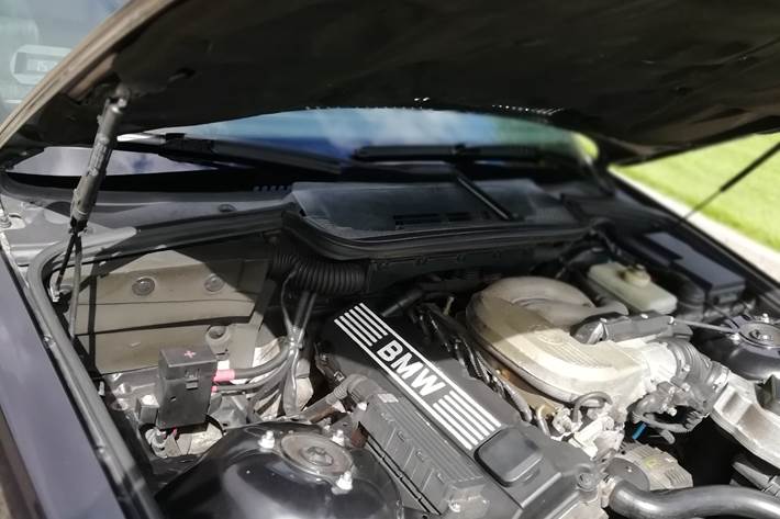 Sort BMW 318 fra 1995