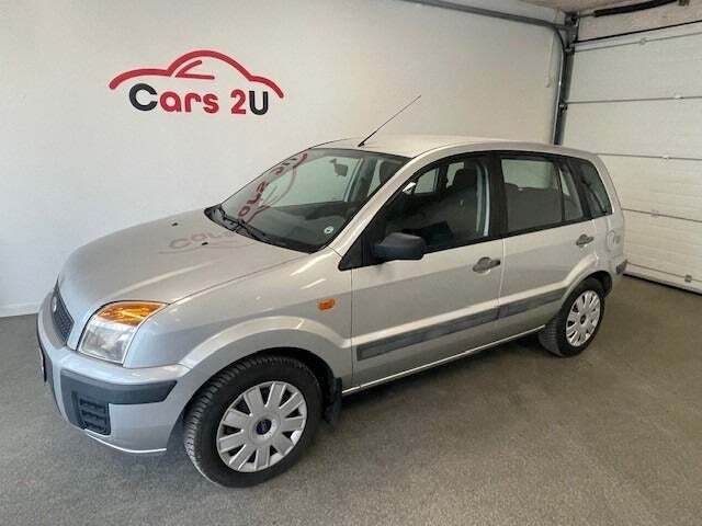 Grå Ford Fusion fra 2007