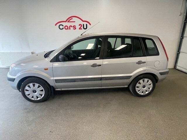 Grå Ford Fusion fra 2007