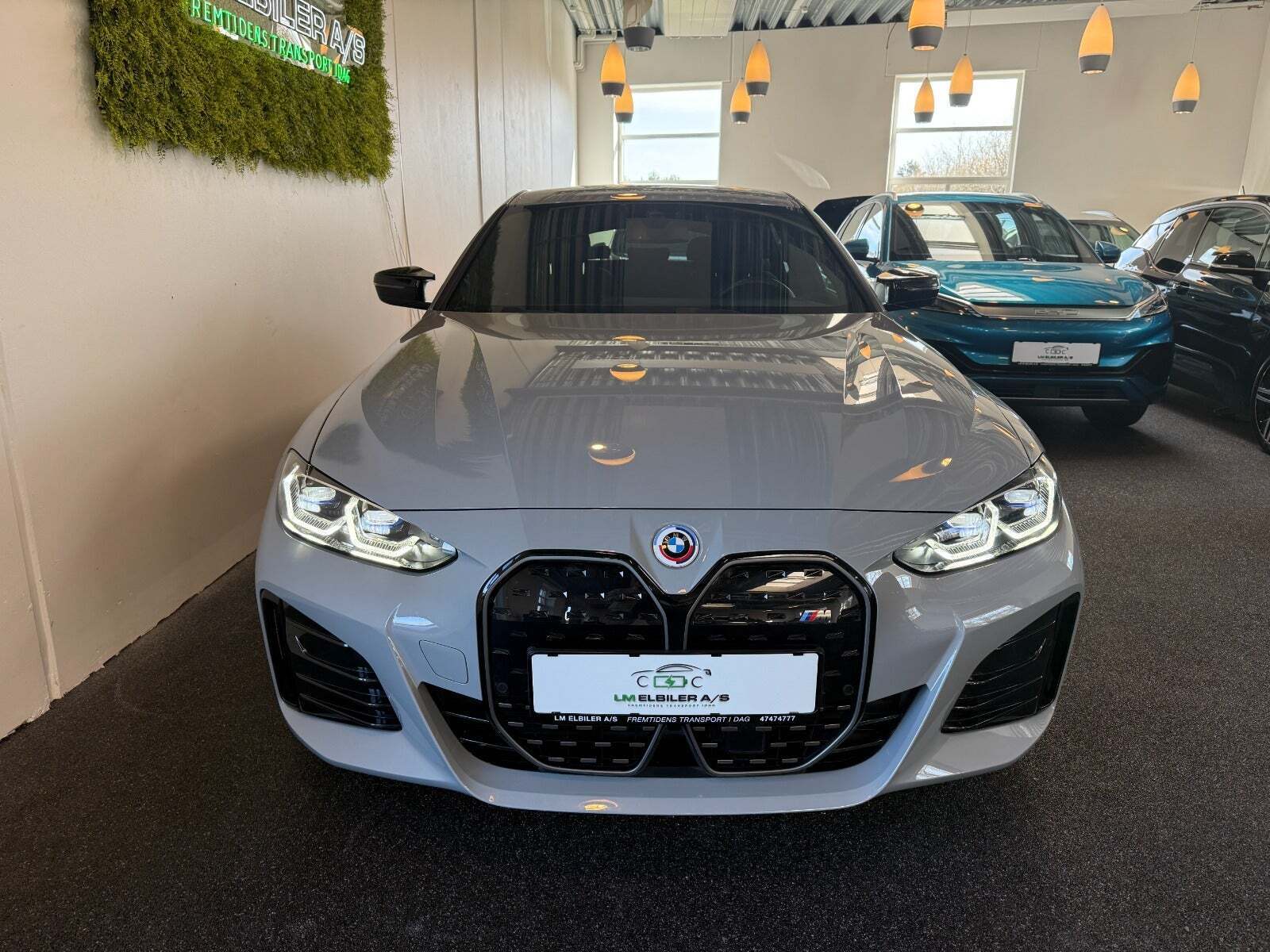 Grå BMW i4 fra 2024