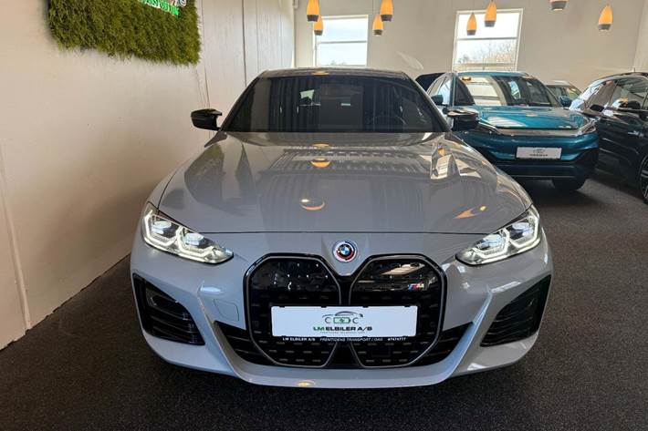 Grå BMW i4 fra 2024