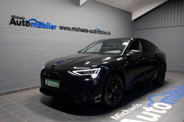 Sort Audi e-tron fra 2022 set udefra