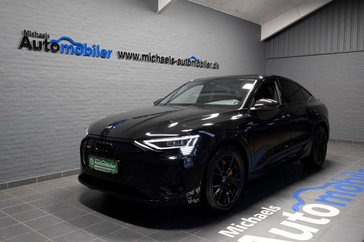 Sort Audi e-tron fra 2022 set udefra
