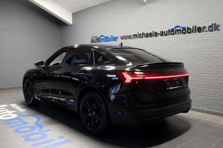 Sort Audi e-tron fra 2022