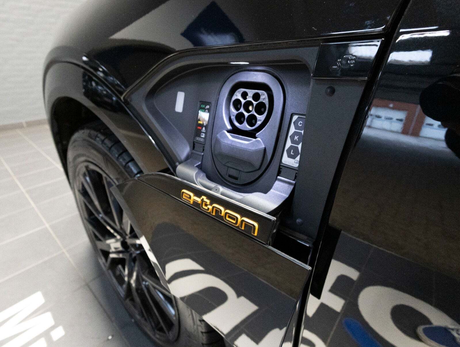 Sort Audi e-tron fra 2022