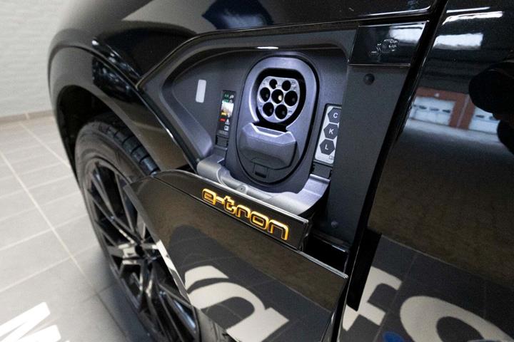 Sort Audi e-tron fra 2022