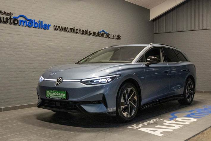 Blå VW ID.7 fra 2024 set udefra