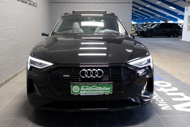 Sort Audi e-tron fra 2022