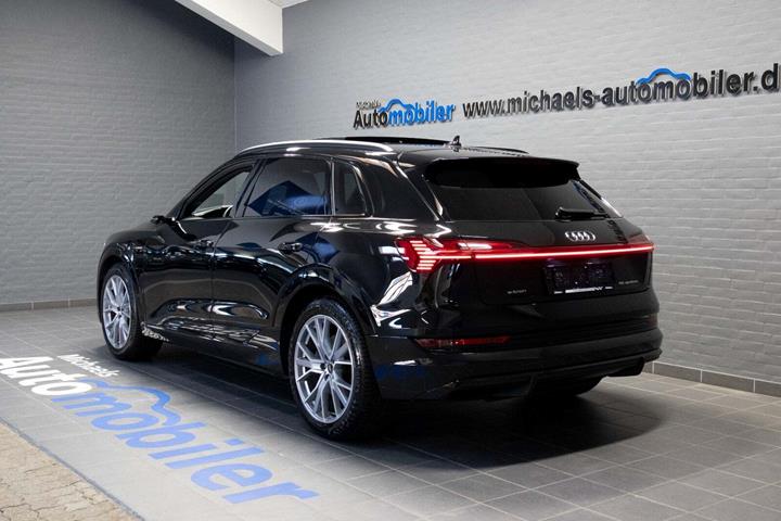 Sort Audi e-tron fra 2022