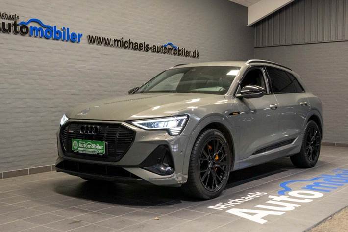 Grå Audi e-tron fra 2023 set udefra