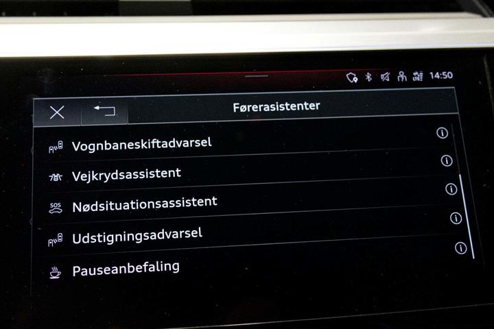 Grå Audi e-tron fra 2021