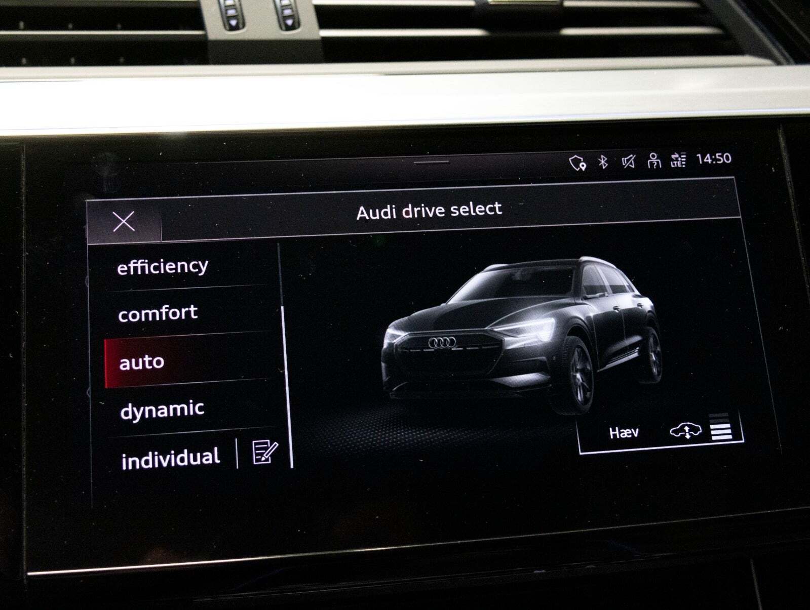 Grå Audi e-tron fra 2021