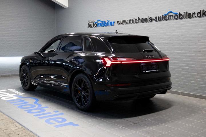 Sort Audi e-tron fra 2022
