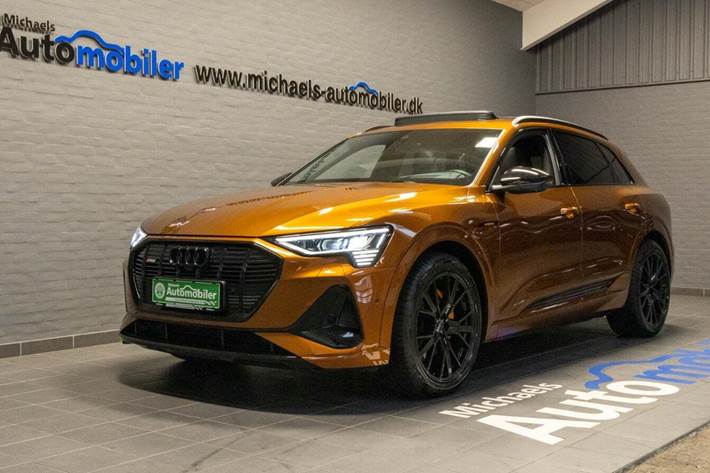 Bronze Audi e-tron fra 2022 set udefra