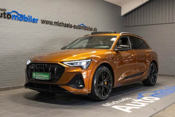 Bronze Audi e-tron fra 2023 set udefra