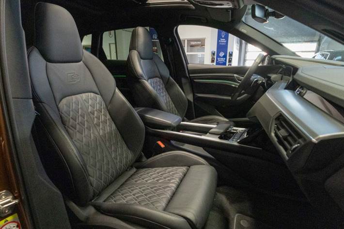 Bronze Audi e-tron fra 2023