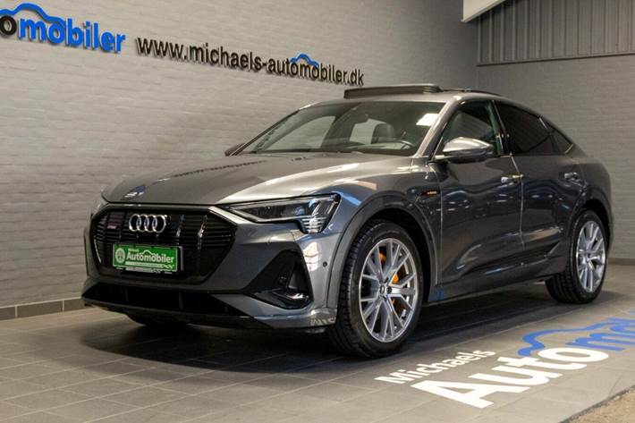 Grå Audi e-tron fra 2021 set udefra