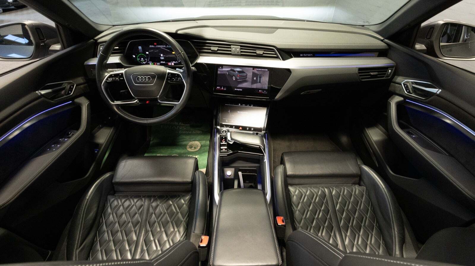 Grå Audi e-tron fra 2021