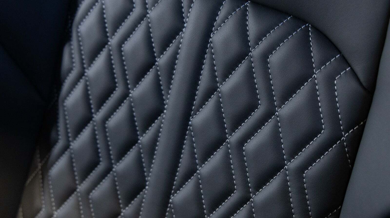 Grå Audi e-tron fra 2021