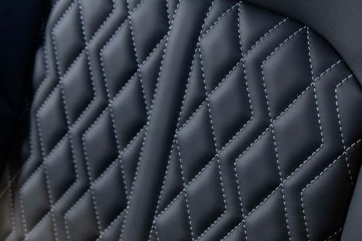 Grå Audi e-tron fra 2021