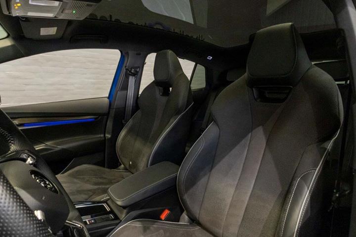 Blå Skoda Enyaq fra 2023