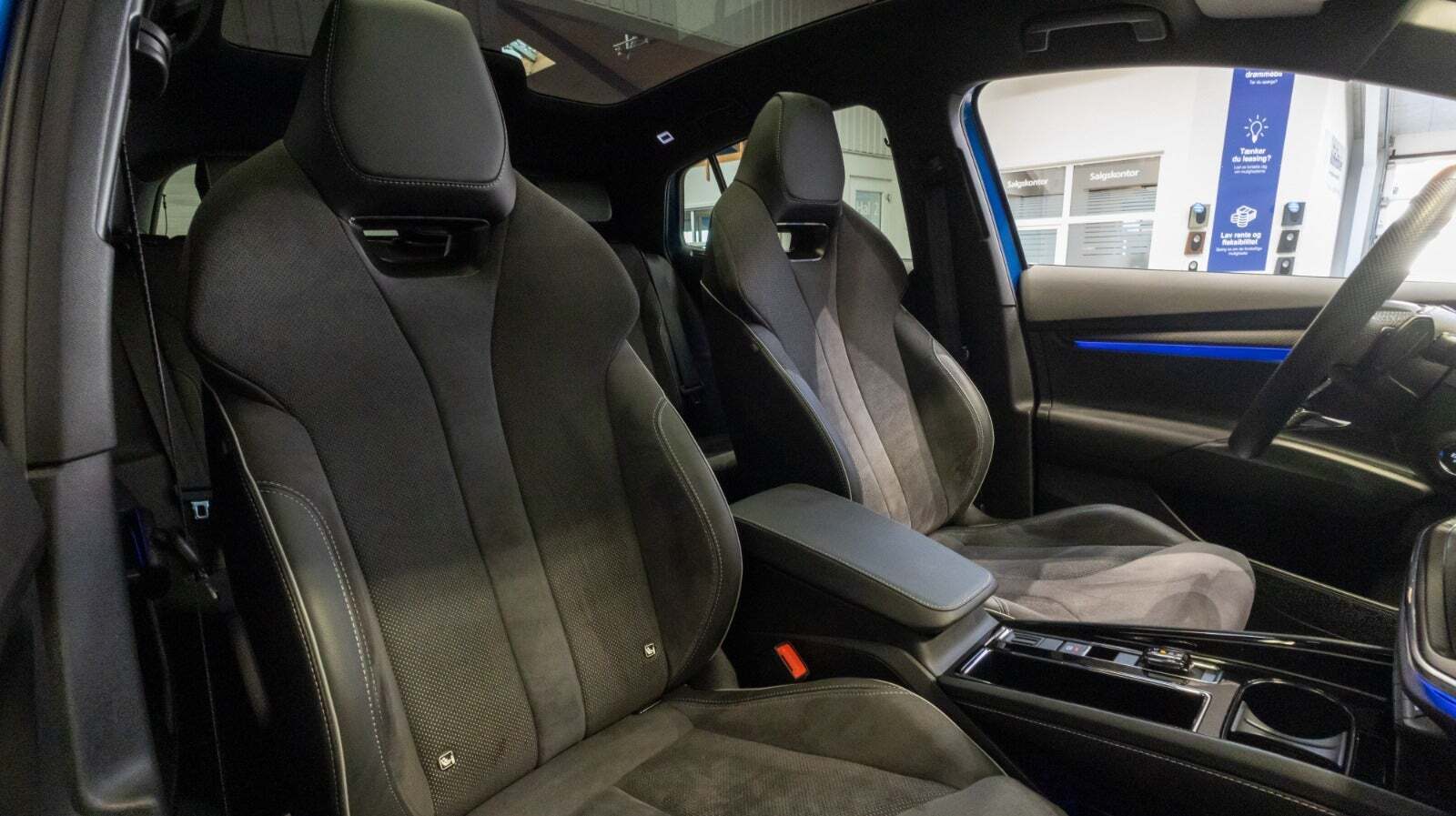 Blå Skoda Enyaq fra 2023