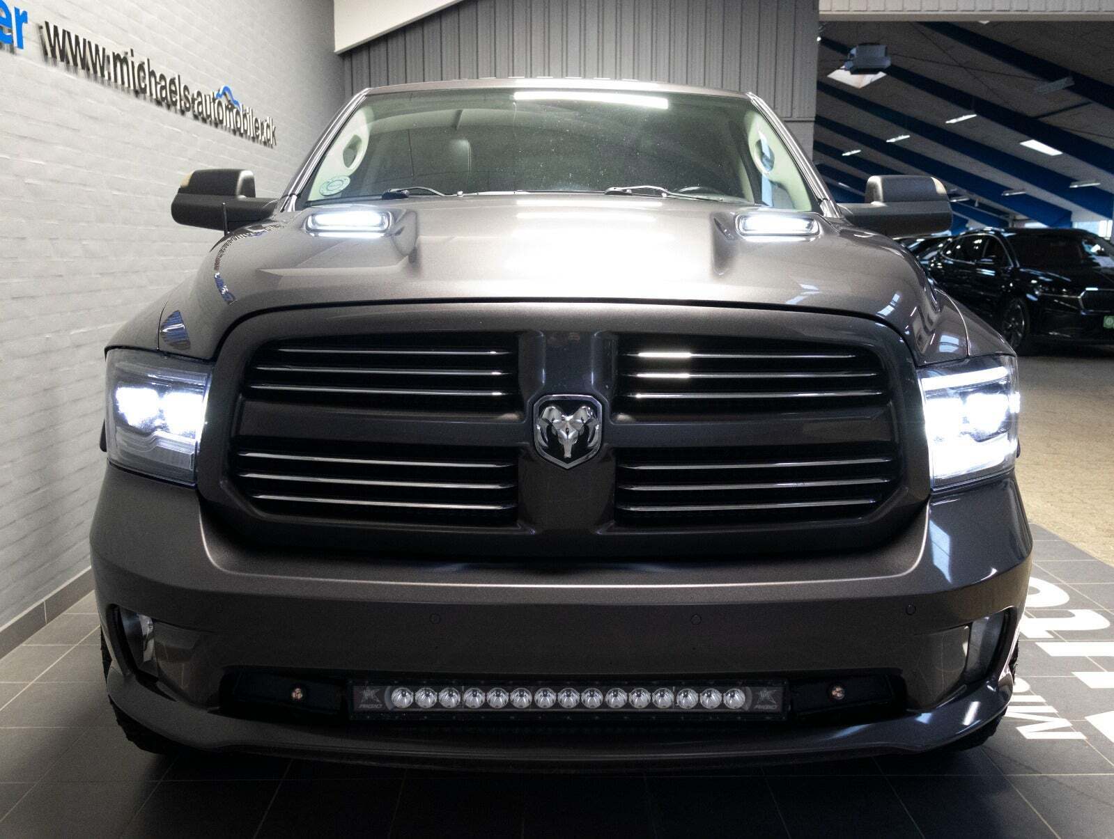 Grå Dodge RAM 1500 fra 2014