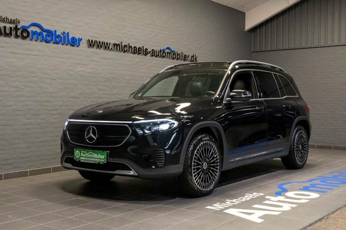 Sort Mercedes EQB250+ fra 2023 set udefra