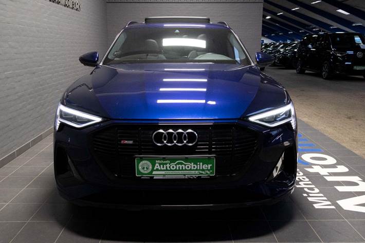 Blå Audi e-tron fra 2021